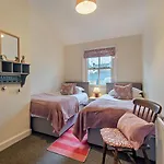 2 Bed In Sz006